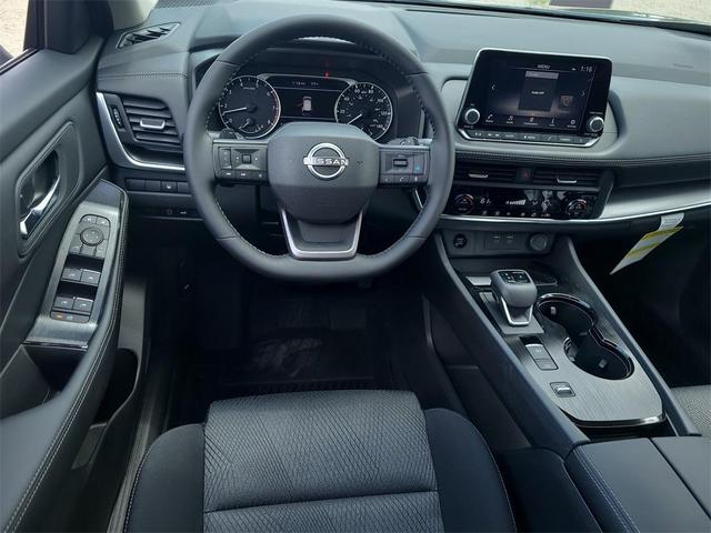 Photo of 2025 Gun Metallic Nissan Rogue