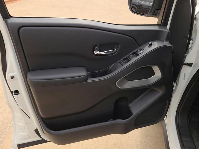 Photo of 2025 Glacier White Nissan Frontier