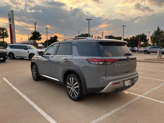 Photo of 2022 Boulder Gray Pearl Nissan Pathfinder