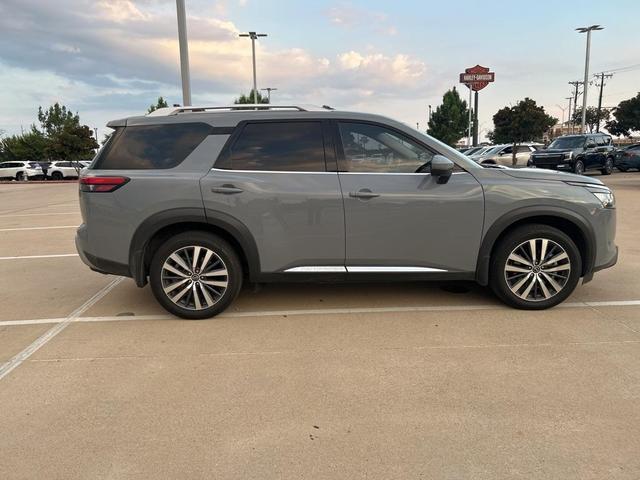 Photo of 2022 Boulder Gray Pearl Nissan Pathfinder