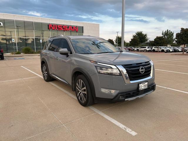 Photo of 2022 Boulder Gray Pearl Nissan Pathfinder