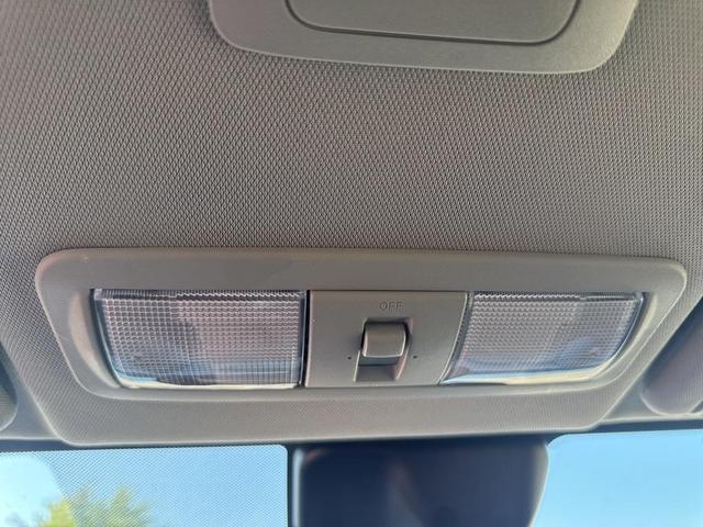 Photo of 2024 Glacier White Nissan Frontier