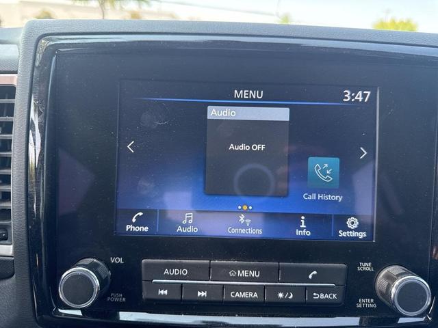 Photo of 2024 Glacier White Nissan Frontier