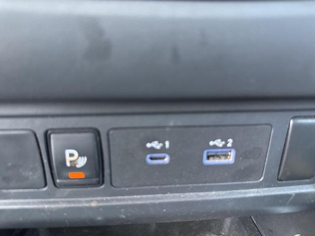 Photo of 2024 Glacier White Nissan Frontier