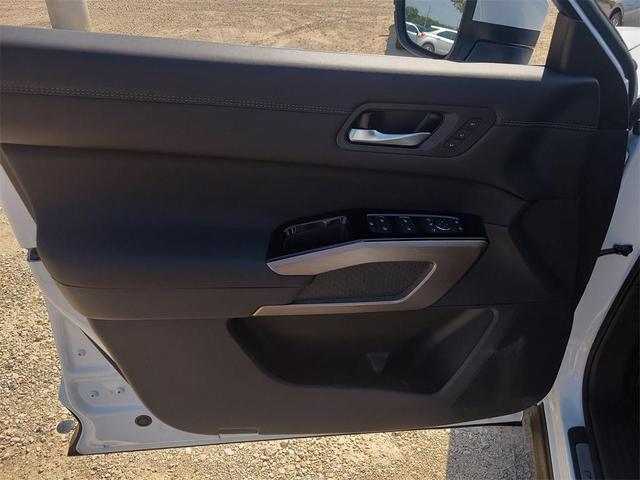 Photo of 2025 Everest White P Nissan Pathfinder