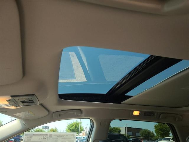 Photo of 2025 Everest White P Nissan Pathfinder