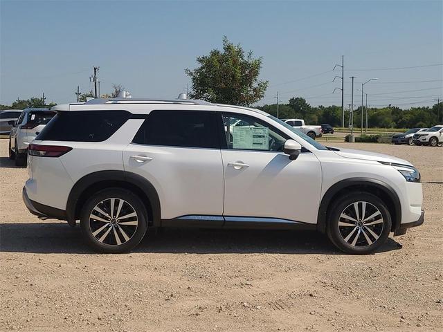 Photo of 2025 Everest White P Nissan Pathfinder