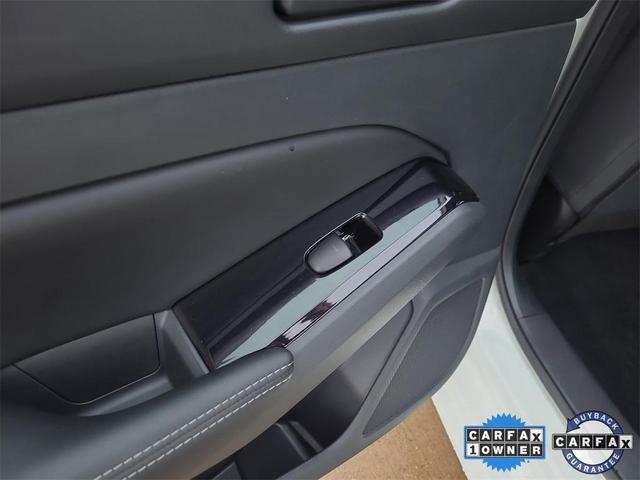 Photo of 2023 White Nissan Altima
