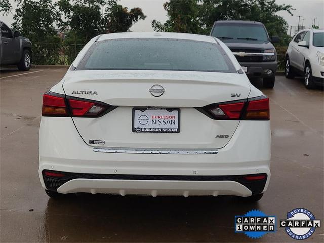 Photo of 2023 White Nissan Altima