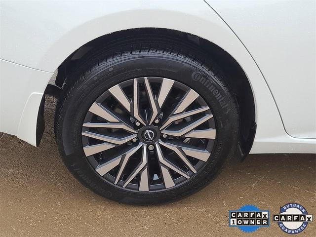 Photo of 2023 White Nissan Altima