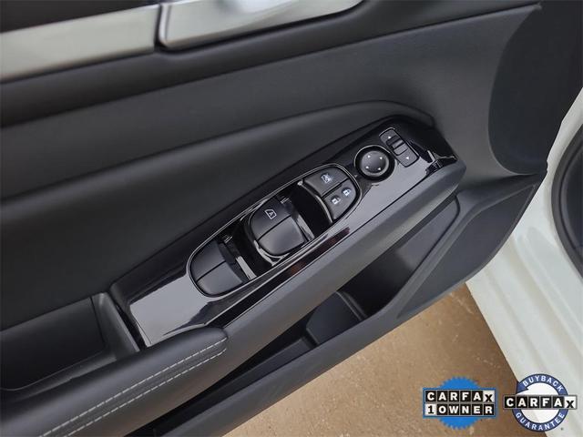 Photo of 2023 White Nissan Altima