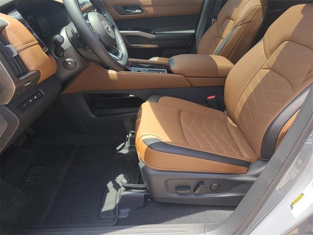 Photo of 2025 Boulder Gray Metallic Nissan Pathfinder