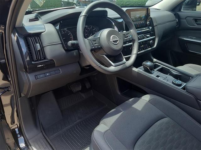 Photo of 2024 Black Nissan Pathfinder