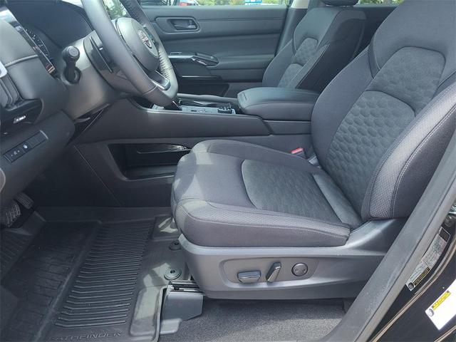 Photo of 2024 Black Nissan Pathfinder