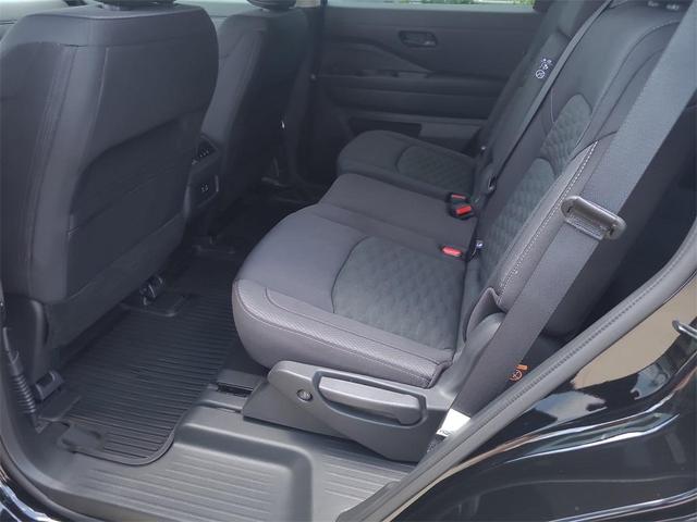 Photo of 2024 Black Nissan Pathfinder