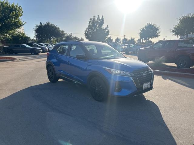 Photo of 2023 Electric Blue Metallic Nissan Kicks