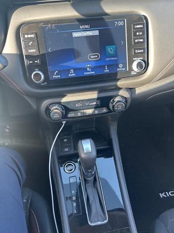 Photo of 2023 Electric Blue Metallic Nissan Kicks