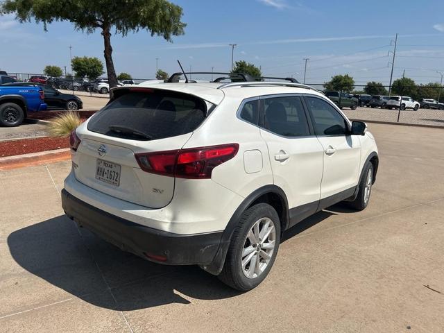Photo of 2019 White Nissan Rogue Sport