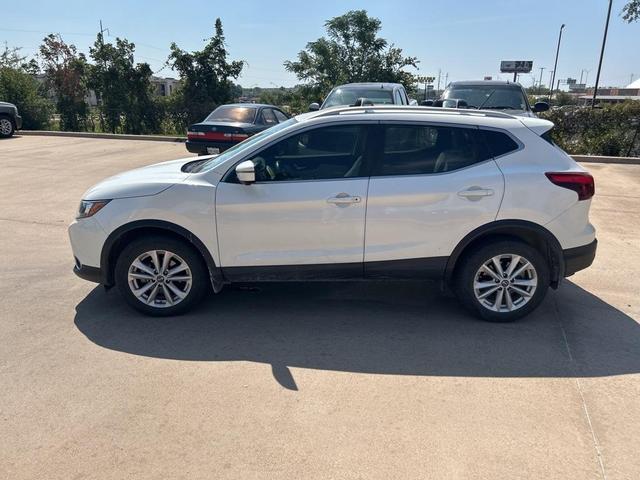 Photo of 2019 White Nissan Rogue Sport