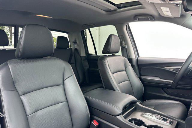 Photo of 2024 Gray Honda Ridgeline