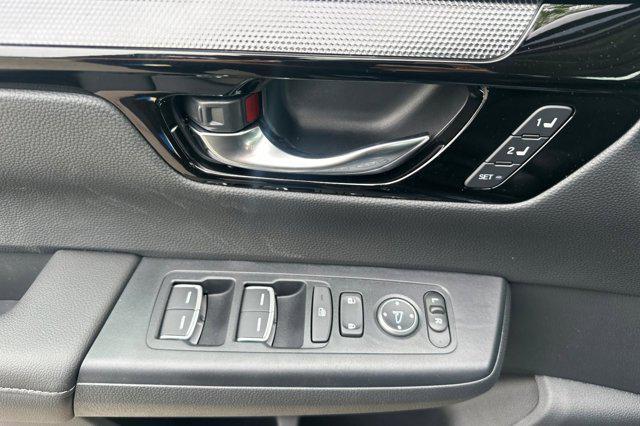 Photo of 2026 Platinum White Pearl Honda CR-V