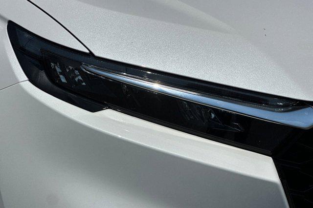 Photo of 2026 Platinum White Pearl Honda CR-V