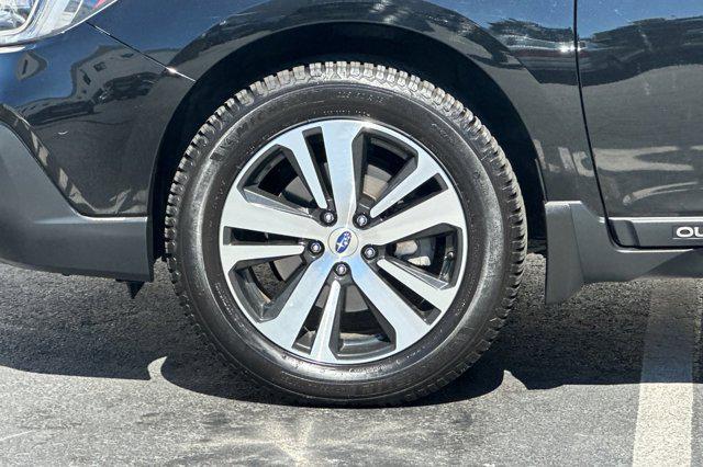 Photo of 2019 Crystal Black Silica Subaru Outback