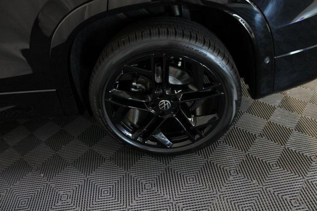 Photo of 2025 Deep Black Pearl Volkswagen Tiguan