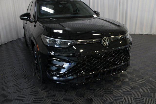 Photo of 2025 Deep Black Pearl Volkswagen Tiguan
