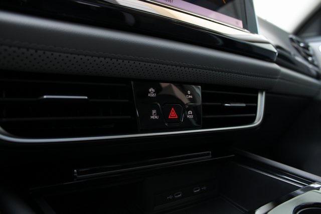 Photo of 2025 Pure White Volkswagen Atlas