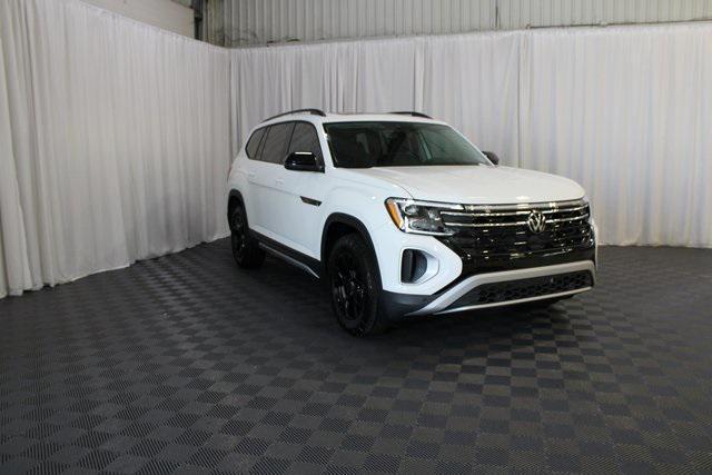 Photo of 2025 Pure White Volkswagen Atlas