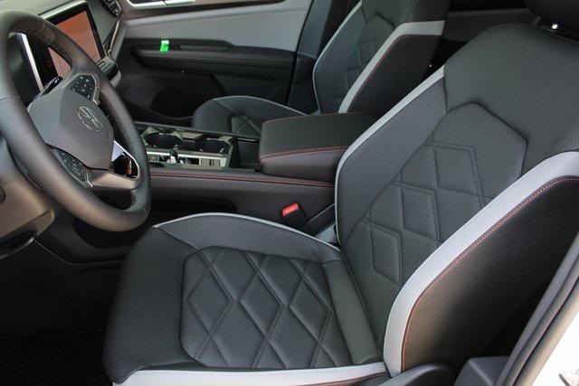Photo of 2025 Pure White Volkswagen Atlas