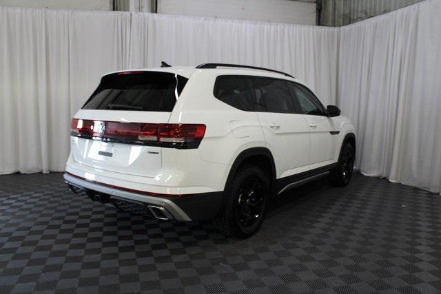 Photo of 2025 Pure White Volkswagen Atlas