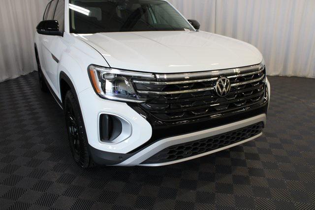 Photo of 2025 Pure White Volkswagen Atlas