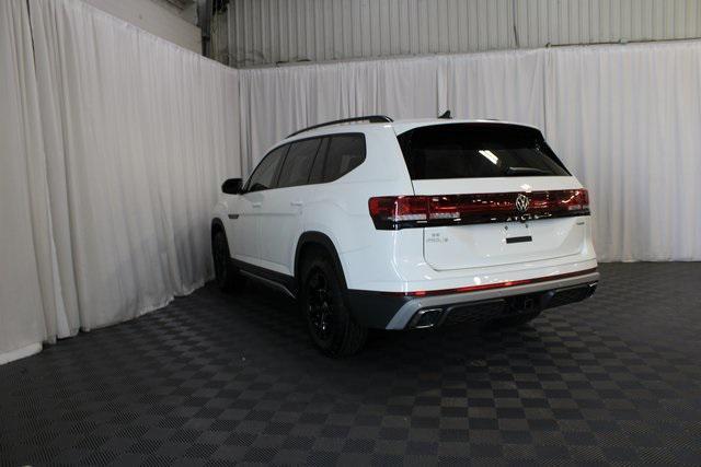 Photo of 2025 Pure White Volkswagen Atlas