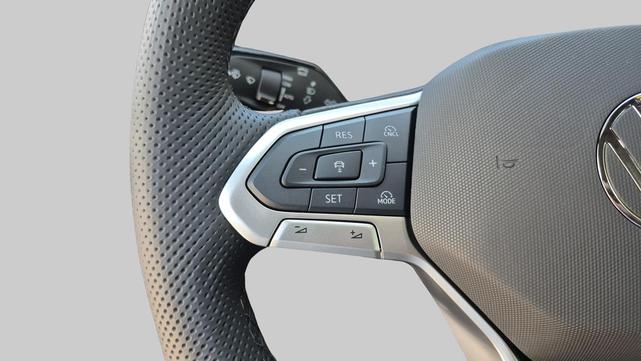 Photo of 2025 Opal White w/Deep Black Roof Volkswagen Tiguan