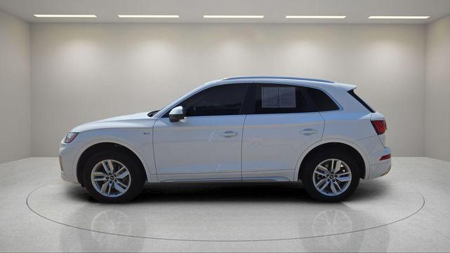 Photo of 2022 Glacier White Metallic Audi Q5