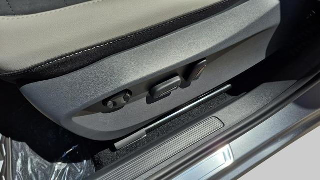 Photo of 2025 Pyrite Silver Metallic Volkswagen Taos