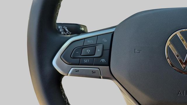 Photo of 2025 Pyrite Silver Metallic Volkswagen Taos