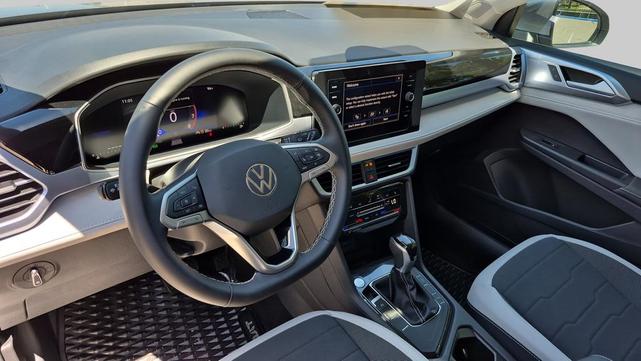 Photo of 2025 Pyrite Silver Metallic Volkswagen Taos