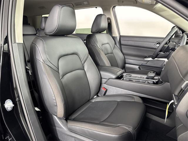 Photo of 2025 Super Black Nissan Pathfinder