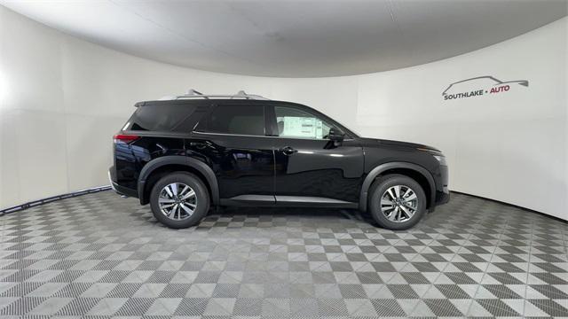 Photo of 2025 Super Black Nissan Pathfinder