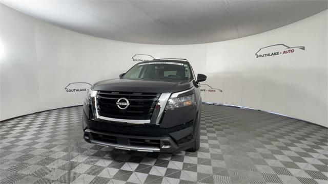 Photo of 2025 Super Black Nissan Pathfinder