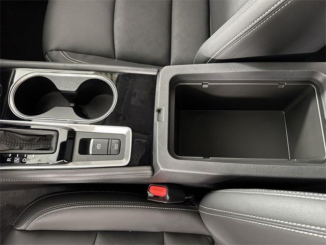 Photo of 2025 Super Black Clearcoat Nissan Altima
