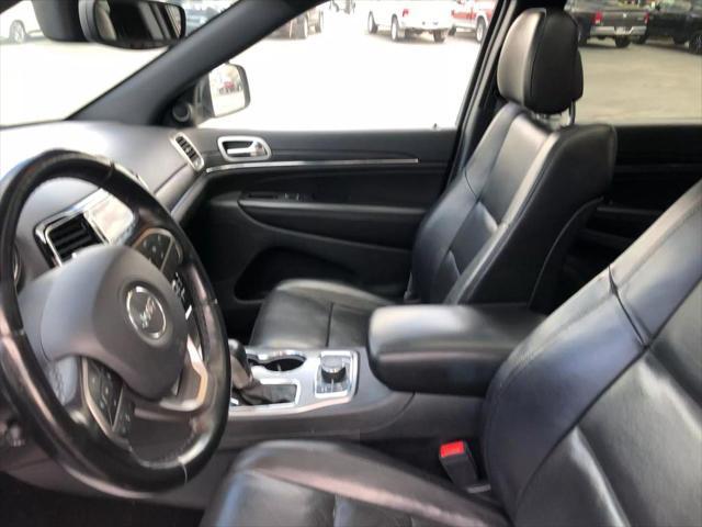 Photo of 2020 Diamond Black Crystal Pearlcoat Jeep Grand Cherokee