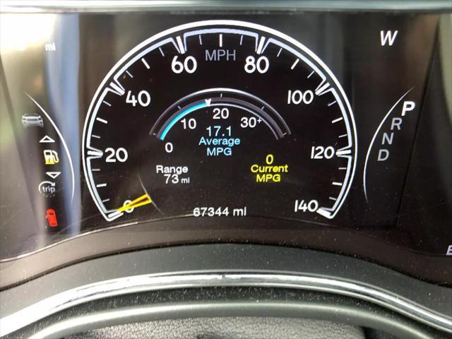 Photo of 2020 Diamond Black Crystal Pearlcoat Jeep Grand Cherokee