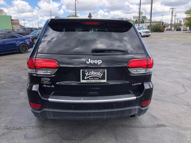 Photo of 2020 Diamond Black Crystal Pearlcoat Jeep Grand Cherokee