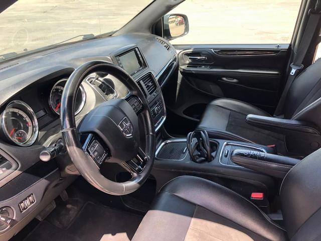Photo of 2019 Maroon Dodge Grand Caravan