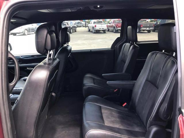 Photo of 2019 Maroon Dodge Grand Caravan