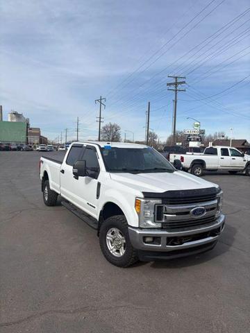 Photo of 2015 White Ford F-350